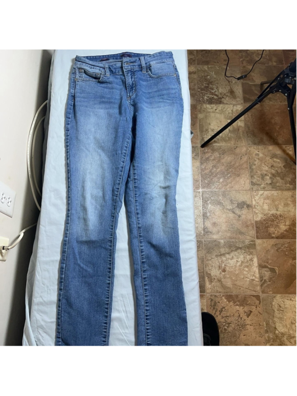 NYDJ Straight Leg Jeans Womens 8 Blue Light Wash Denim 5 Pocket Classic Casual